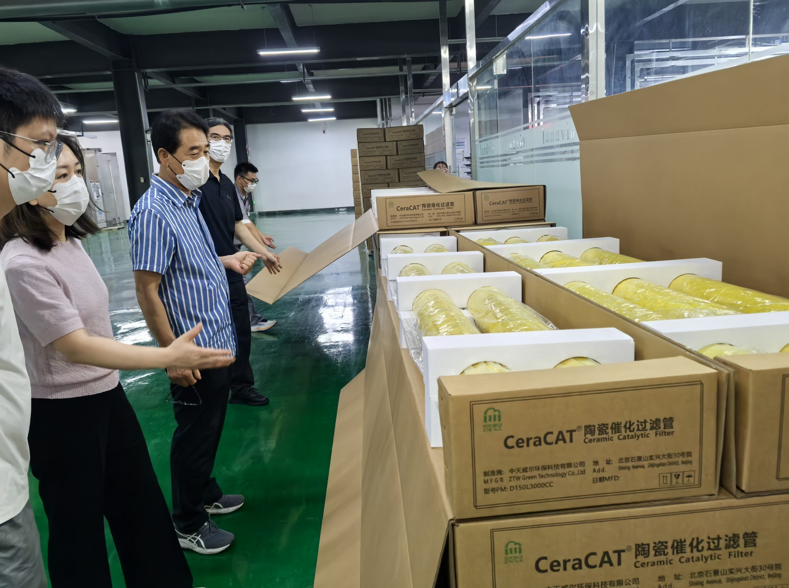 國際客戶了解陶瓷催化濾管包裝運(yùn)輸流程